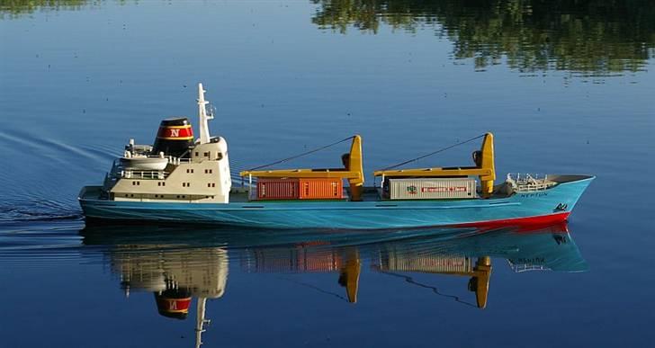 Båd Neptun Fragtskib Solgt - som den kommer til at se ud når den er færdig samlet (dette billede er Venligst  udlånt  af modelskibet.dk) billede 1