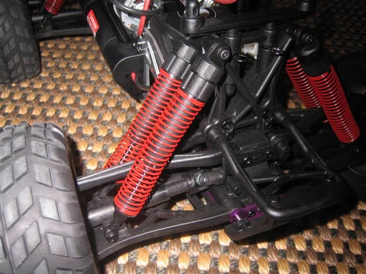 Truck HPI E-savage - Neejj... To støddæmpere på hvert hjul billede 6