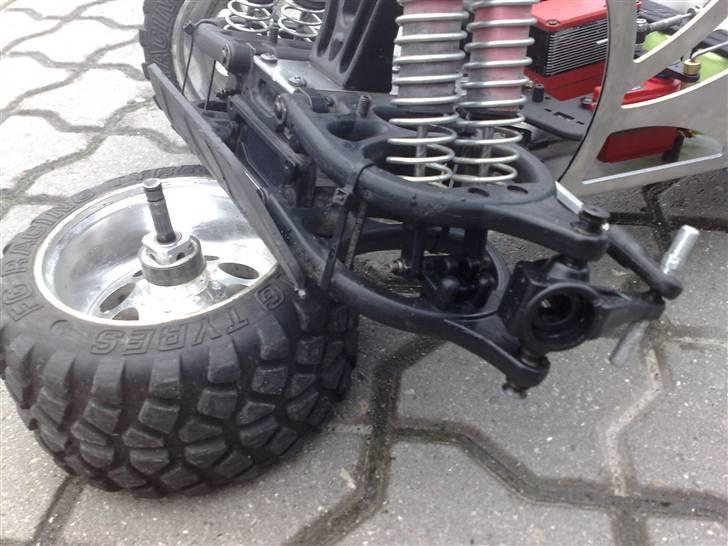 Bil FG Beetle Pro "Byttet" - Igen, c-clipsen på venstre forhjulsleje røg af og tog lige det yderste leje i uprighten med :) billede 10