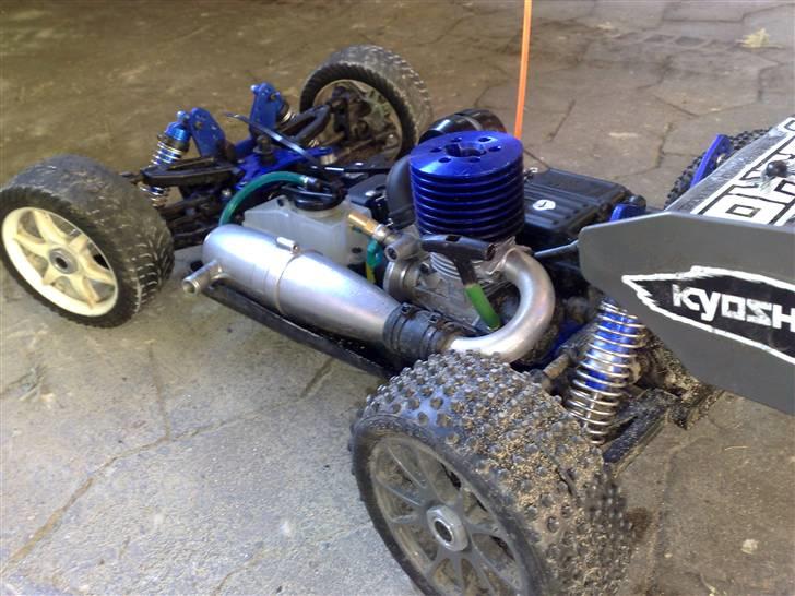 Buggy kyosho inferno mp 7.5 - Moteren+udstødning.  billede 10