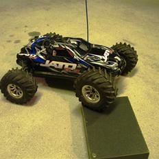 Off-Roader Traxxas jato 3.3 