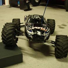Off-Roader Traxxas jato 3.3 