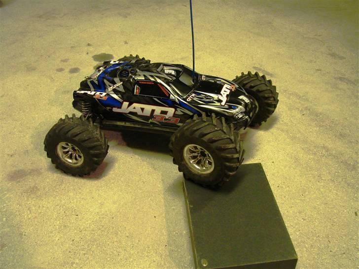 Off-Roader Traxxas jato 3.3  - se lige de dæk med karossen billede 1