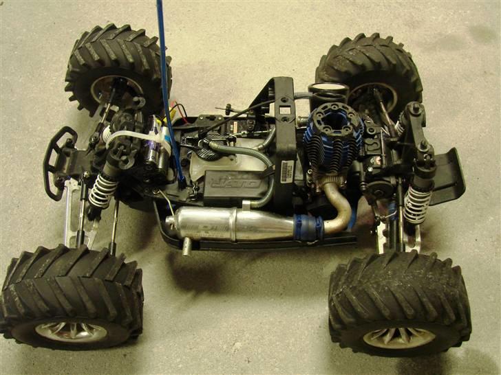 Off-Roader Traxxas jato 3.3  - uden karossen oppe fra billede 4