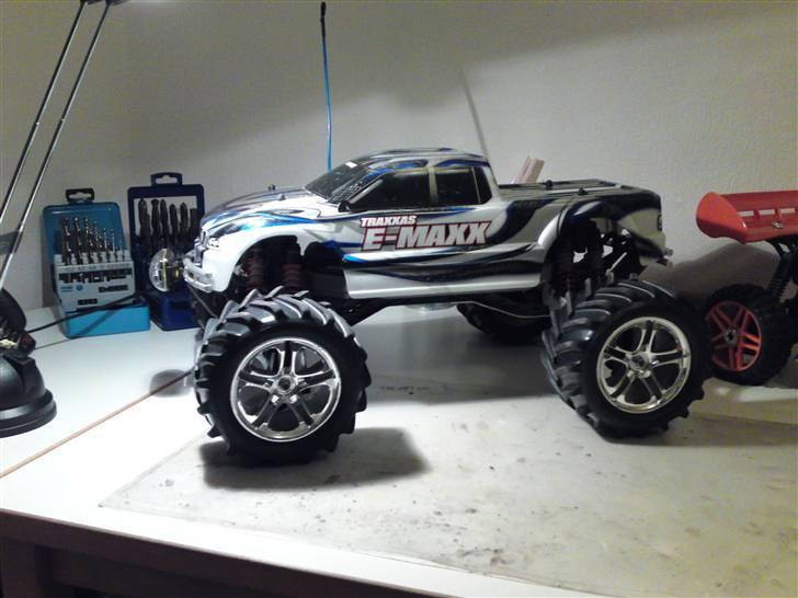 Off-Roader traxxas e-maxx 3905 solgt billede 1