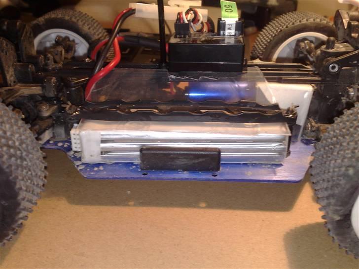 Bil graupner - et billede af den 3 cellers lipo.........her kan man også se min hjemmefuskede afskærmning billede 8