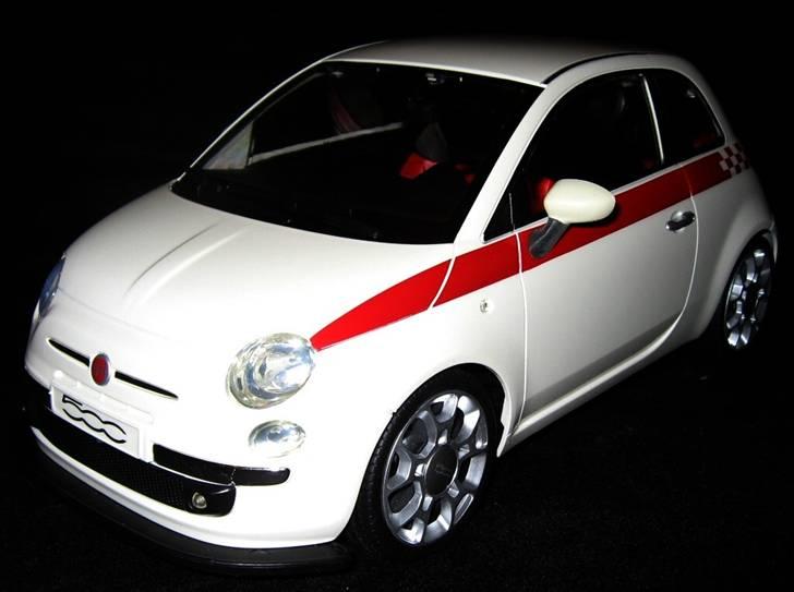 Bil FIAT 500 - Flot står den, med alle sine detaljer... billede 1