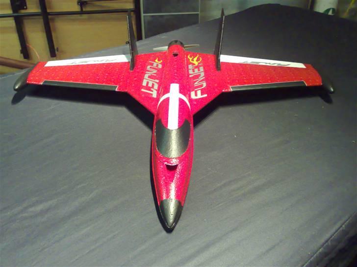 Fly FunJET R.I.P - Har valgt rød top, og så lige gode gamle Dannebrog billede 2