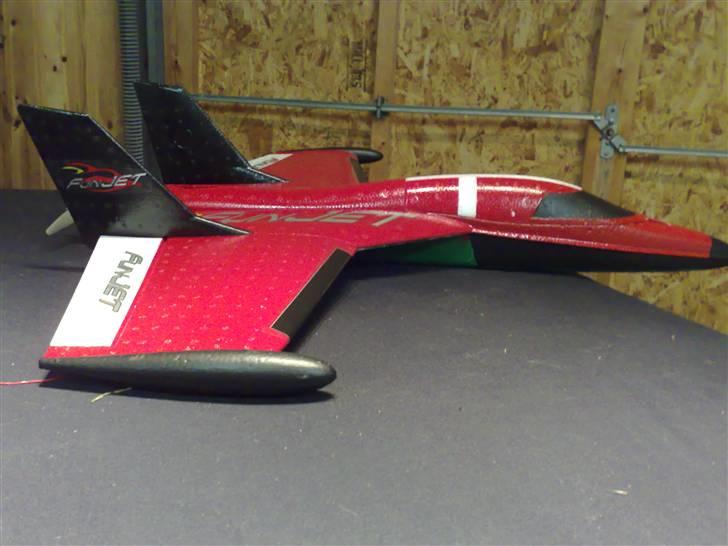 Fly FunJET R.I.P - Med disse farver er den noget nemmer at se oppe i luften billede 3