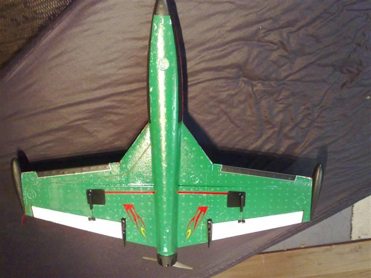 Fly FunJET R.I.P - Denne farve er meget nemt at se nede fra Jorden. billede 14