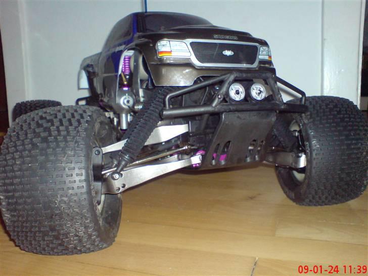 Bil Savage 25 Limited Edition - Titaniums hjulophæng pris 3000,- i USA billede 2