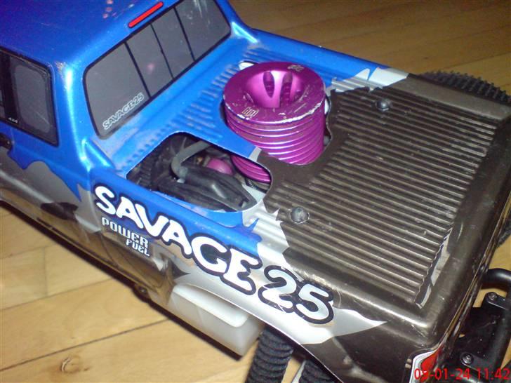 Bil Savage 25 Limited Edition - Min motor har lidt lidt skade, men det er ikke sjovt hvis man ikke gir` den gas. billede 3