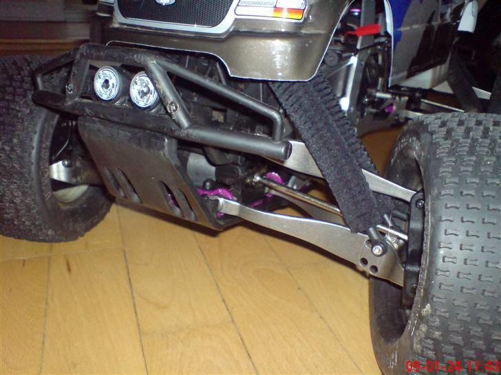 Bil Savage 25 Limited Edition - Er ved at lave lys på min Savage man kan lige se hullerne i lygterne. billede 4