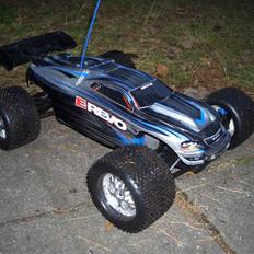 Off-Roader traxxas E-Revo (solgt)