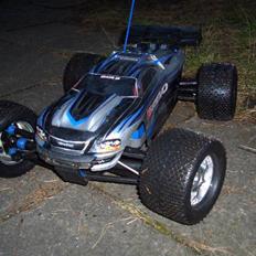 Off-Roader traxxas E-Revo (solgt)