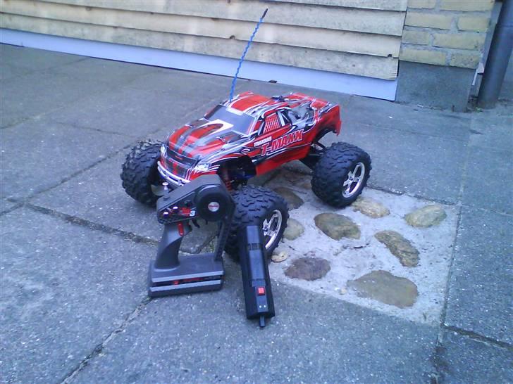 Truck Traxxas T-maxx 3,3 - lige efter tilkørsel billede 1