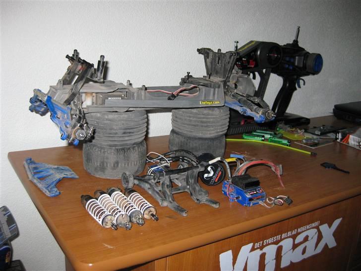 Off-Roader TRX Rustler VXL Solgt ! - Rustleren på puslebordet :) Lidt beskidt ?? men det er jo også en offroader !! billede 13