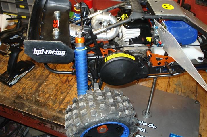 Buggy HPI BAJA SS SOLGT - Buret delt for lettere adskillelse, Hækvingen skruet fast billede 8