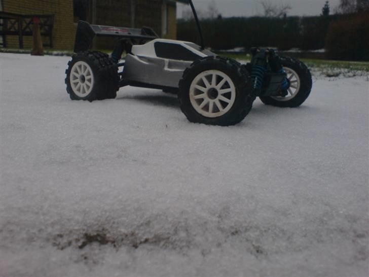 Buggy Team Associated rc18b - Ude i sneen billede 8