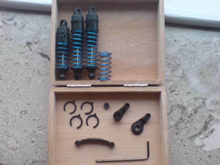 Buggy Team Associated rc18b - Reservedele: støddæmper, servo saver, osv. billede 15