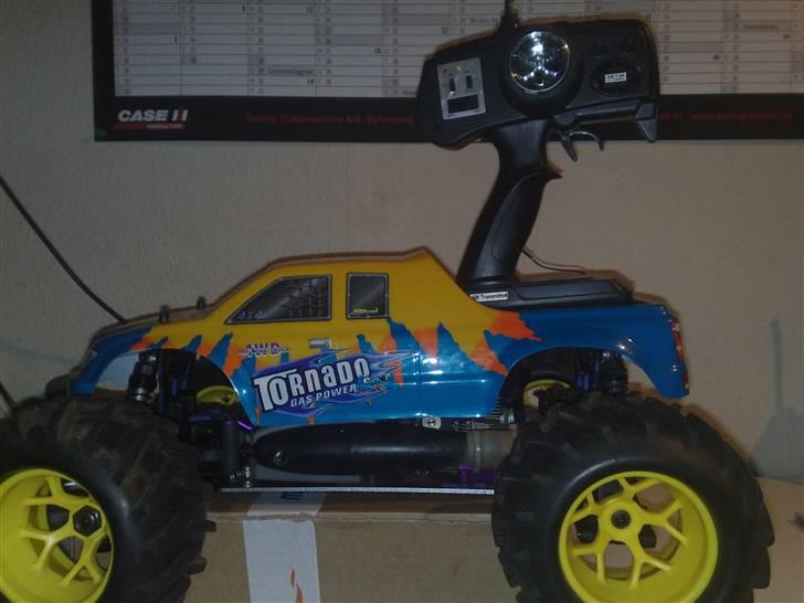 Off-Roader HSP Tornado (byttede) - Mig og min fjernbetjening der gøre min ejer kan styre mig. kan godt være lidt vild billede 18