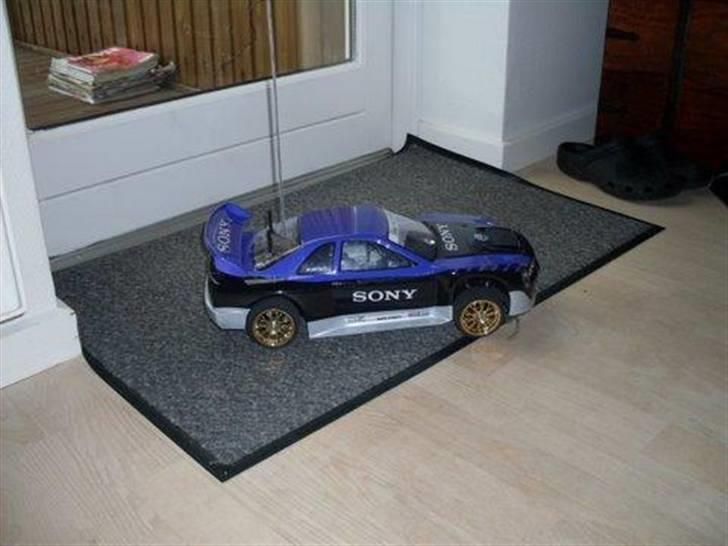 Bil HBX SONY NISSAN SKYLINE - min bil hvor den bare står og står nice billede 1