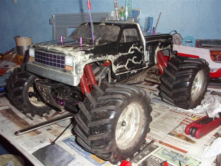 Truck HPI E-savage  ¤SOLGT¤ - Med mit sorte karosseri, og e-maxx hjul billede 16