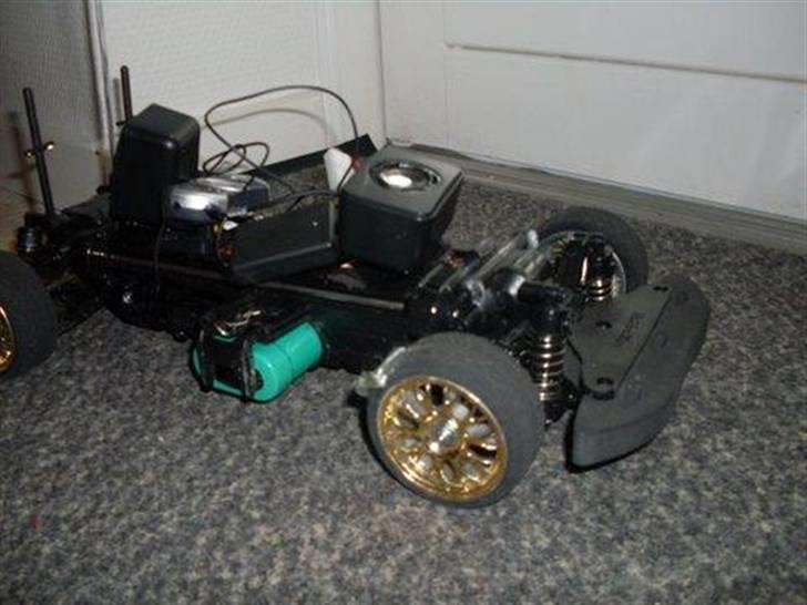 Bil HBX SONY NISSAN SKYLINE - det er mit hjul og har fået højtaler i den  billede 6