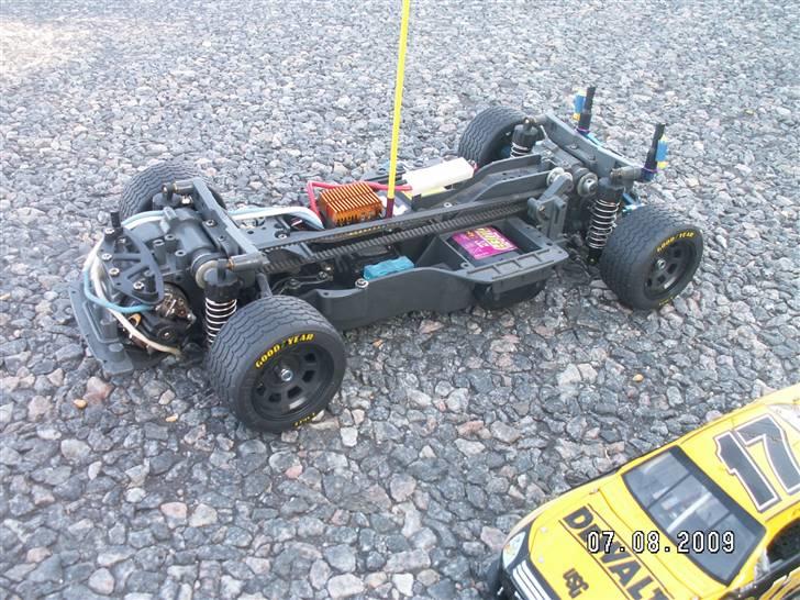 Bil Tamiya TA-03F Ford Fusion - Tamiya TA-03F Ford Fusion Matt Kenseth 17 (16) vs. Original 1:24 Nascar 17 Matt Kenseth Model billede 11