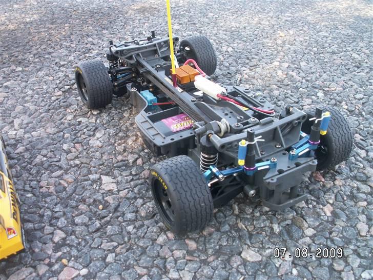 Bil Tamiya TA-03F Ford Fusion - Tamiya TA-03F Ford Fusion Matt Kenseth 17 (16) vs. Original 1:24 Nascar 17 Matt Kenseth Model billede 13