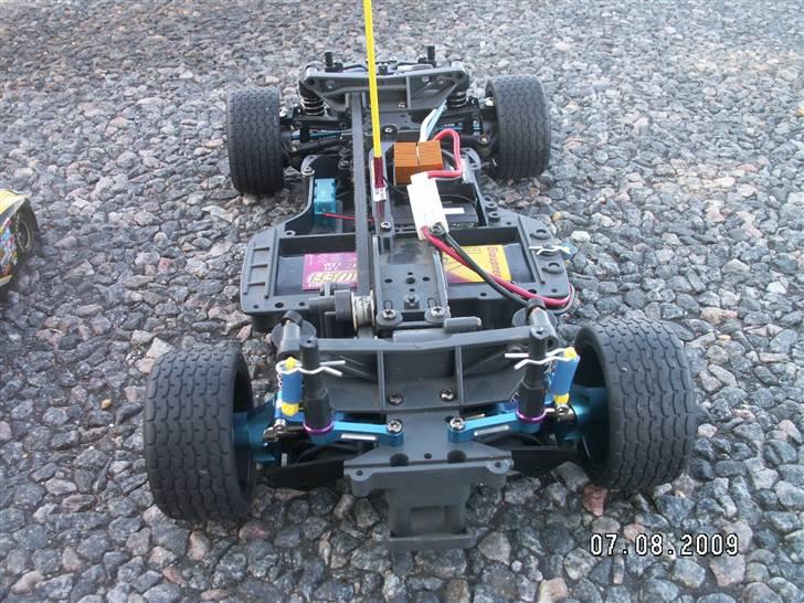 Bil Tamiya TA-03F Ford Fusion - Tamiya TA-03F Ford Fusion Matt Kenseth 17 (16) vs. Original 1:24 Nascar 17 Matt Kenseth Model billede 14