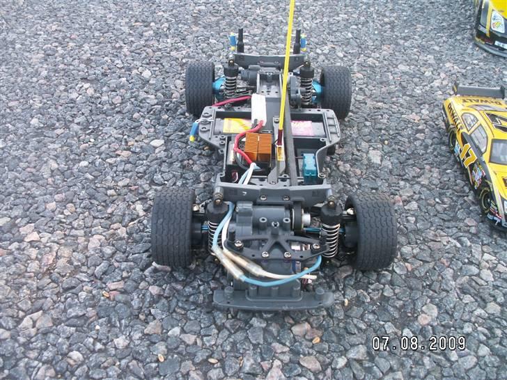 Bil Tamiya TA-03F Ford Fusion - Tamiya TA-03F Ford Fusion Matt Kenseth 17 (16) vs. Original 1:24 Nascar 17 Matt Kenseth Model billede 18