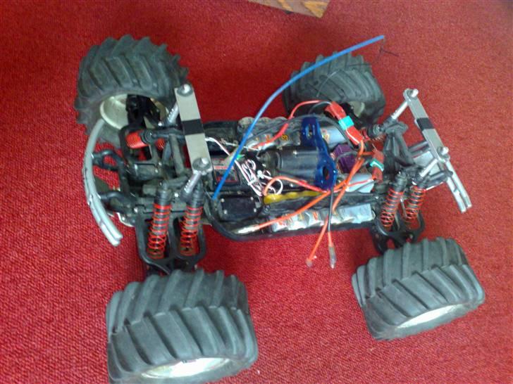 Truck E-maxx Brushless billede 14