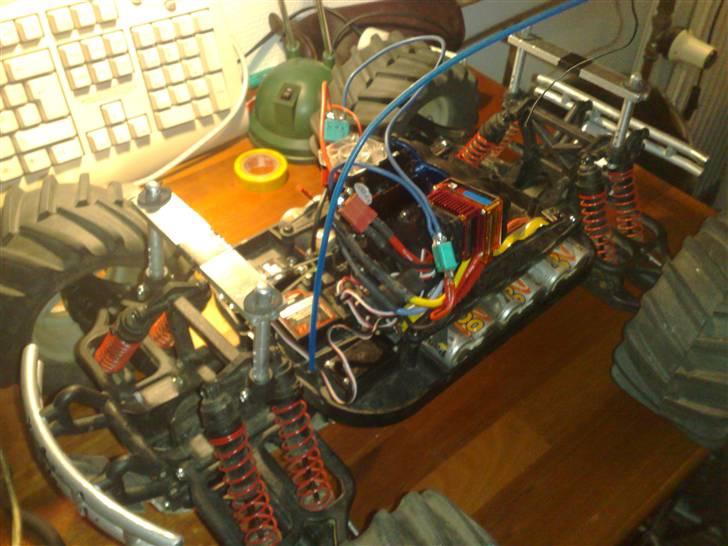 Truck E-maxx Brushless billede 17