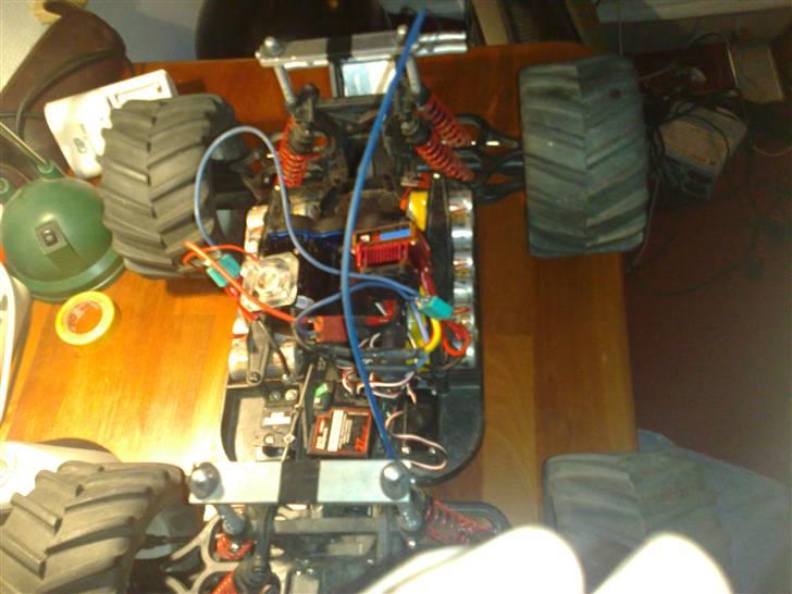 Truck E-maxx Brushless billede 19