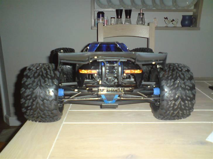 Bil Traxxas E-revo    SOLGT billede 2