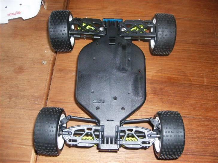 Bil Anderson MB4 Truggy 1/18 billede 7