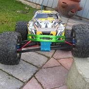 Off-Roader Traxxas Revo 3.3