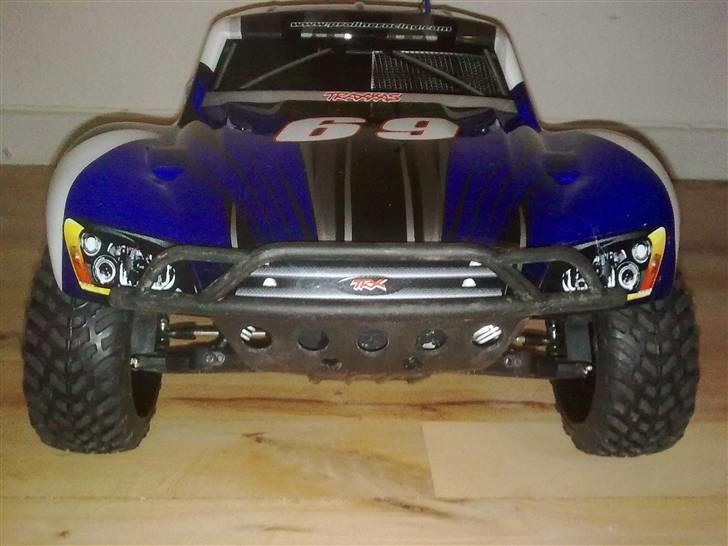 Off-Roader Traxxas Slash - Da den var helt ny og uden de store opgraderinger. billede 1