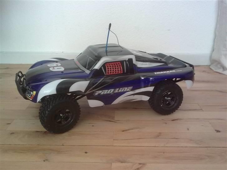 Off-Roader Traxxas Slash - Da den var helt ny og uden de store opgraderinger. billede 2