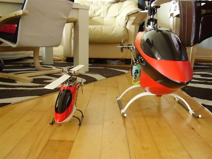 Helikopter Gaui 200 V2 SE *SOLGT* - Størrelses forskellen på min gaui 200 og min raptor 50 titan :D billede 14