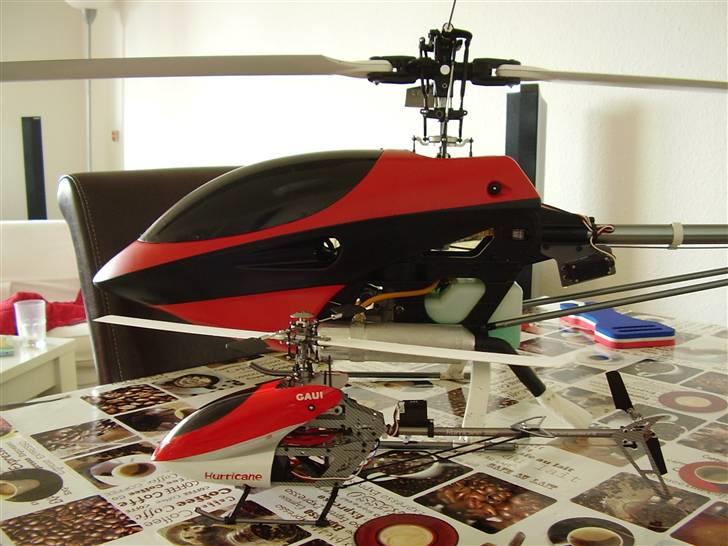 Helikopter Gaui 200 V2 SE *SOLGT* - Størrelses forskellen på min gaui 200 og min raptor 50 titan :D billede 15