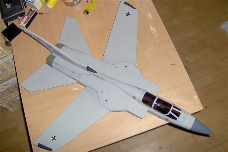 Fly Kyosho Panavia Tornado - Vingerne i forreste position. billede 4