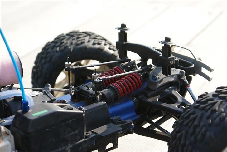 Off-Roader Revo 3.3 #5308 byttet - Sway-bar installeret. Det er noget der kan mærkes når man kører! billede 9