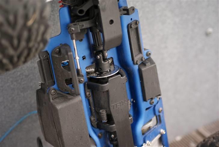 Off-Roader Revo 3.3 #5308 byttet - Jeg ved godt det er standart stort set alle steder, men jeg synes stadig det er blæret man bruger skivebremser på modeller. billede 17