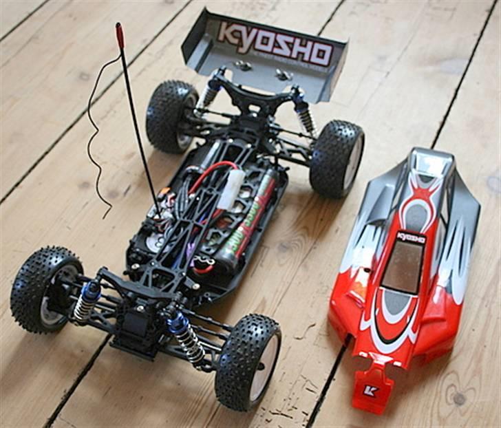 Buggy Kyosho Laser ZX-5 - En god begynderbil skulle jeg mene. Det påstår min nevø. billede 1