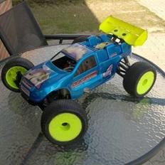 Off-Roader Hong nor x1crt