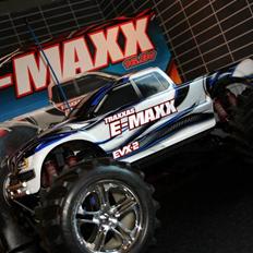 Truck E-Maxx Mamba Monster.!