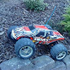 Off-Roader Traxxas Revo 3.3 Solgt