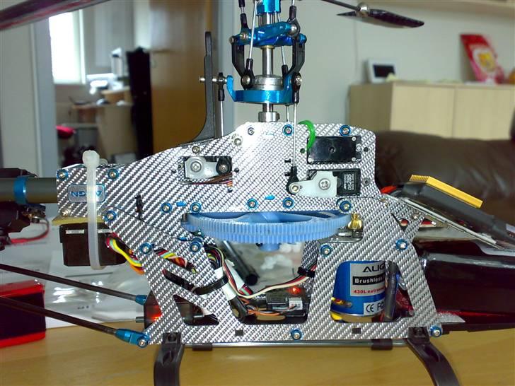 Helikopter Align T-Rex 450SE(solgt) - Flyttet ledningerne. Clean look billede 6